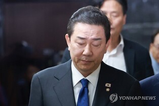 (LEAD) Ruling party demands ex-floor leader accused of corruption leave party