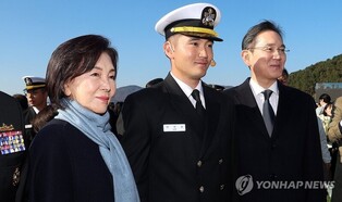 Son of Samsung chief assigned to Navy mine unit as interpreter officer