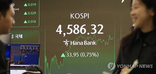 Seoul shares open higher on chip, defense shares