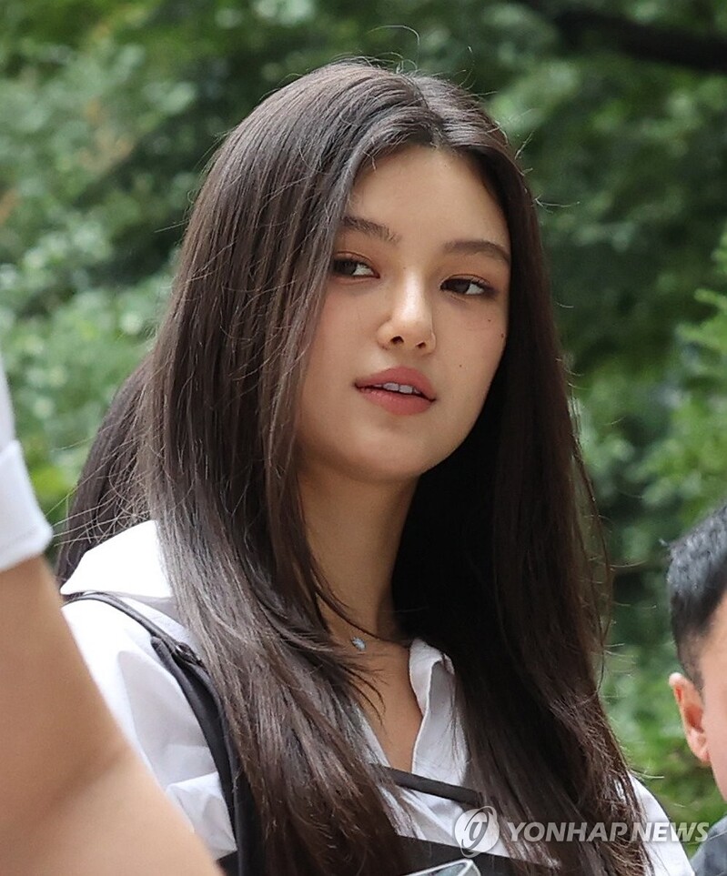 다니엘, SNS 라이브로 근황 전한다…전속계약 해지 후 첫활동