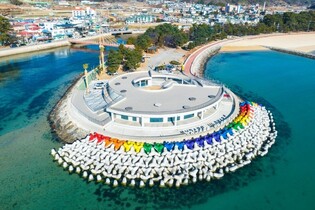 '은모래비치 뷰 맛집'…남해군, 해양레저스테이션 개관