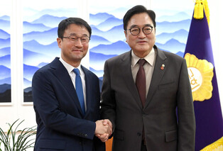 Ruling party's new whip meets parliamentary leader