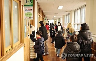 New elementary school enrollment to drop below 300,000 this year