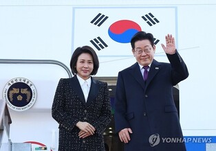 (2nd LD) Lee arrives in Japan for summit with Takaichi