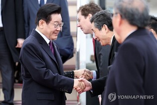 (3rd LD) Lee arrives in Japan for summit with Takaichi