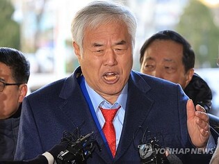 Pastor attends arrest warrant hearing over courthouse riot