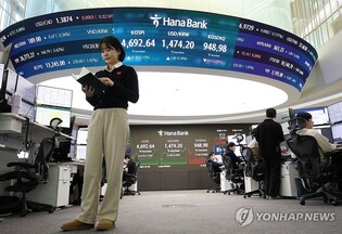 (LEAD) Seoul shares end at another record high, just shy of 4,700