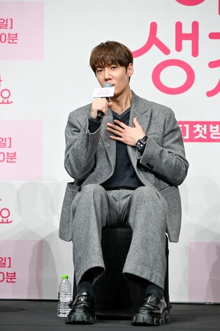 최진혁 "웹툰 속 '백마 탄 왕자님'과는 달라…인간미 살렸죠"