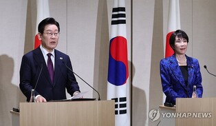 (3rd LD) Lee emphasizes need for 3-way cooperation with Tokyo, Beijing in summit with Takaichi
