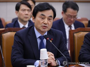 Defense chief urges efforts to back S. Korea's goal of No. 4 arms exporter