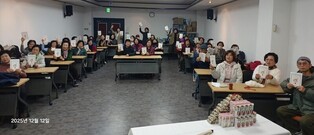 "나는 잘 못 그려요" 연필 위에 담아낸 어르신들의 인생 이야기