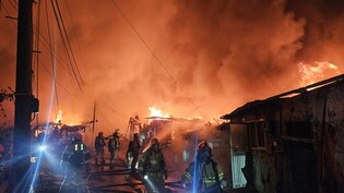 (LEAD) About 50 people evacuated from fire in low-income town in Seoul