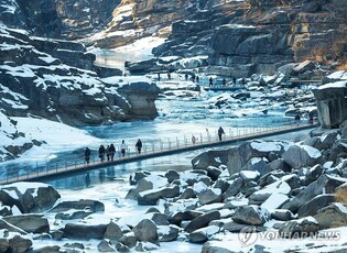 '주상절리가 한눈에' 철원 한탄강 얼음 트레킹 축제 17일 개막