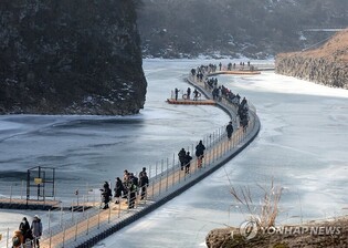 '겨울은 역시 강원도'…주말 맞아 도내 축제장에 관광객 북적