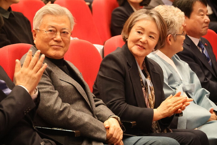 Ex-President Moon visits Daejeon