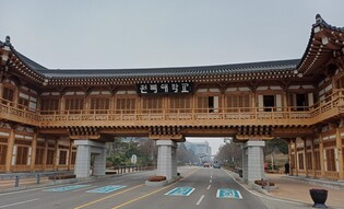 [르포] 한옥형 건물 12개동 품은 전북대…한옥 전문인력양성·수출의 산실