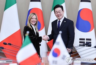 (2nd LD) Lee, Italian PM Meloni hold summit talks