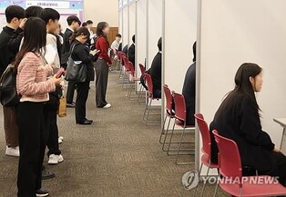 More young S. Koreans opt out of labor market amid AI shift, weak growth: BOK