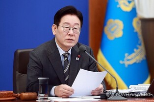 (LEAD) Gov't designates 2024 knife attack on Lee as terror case