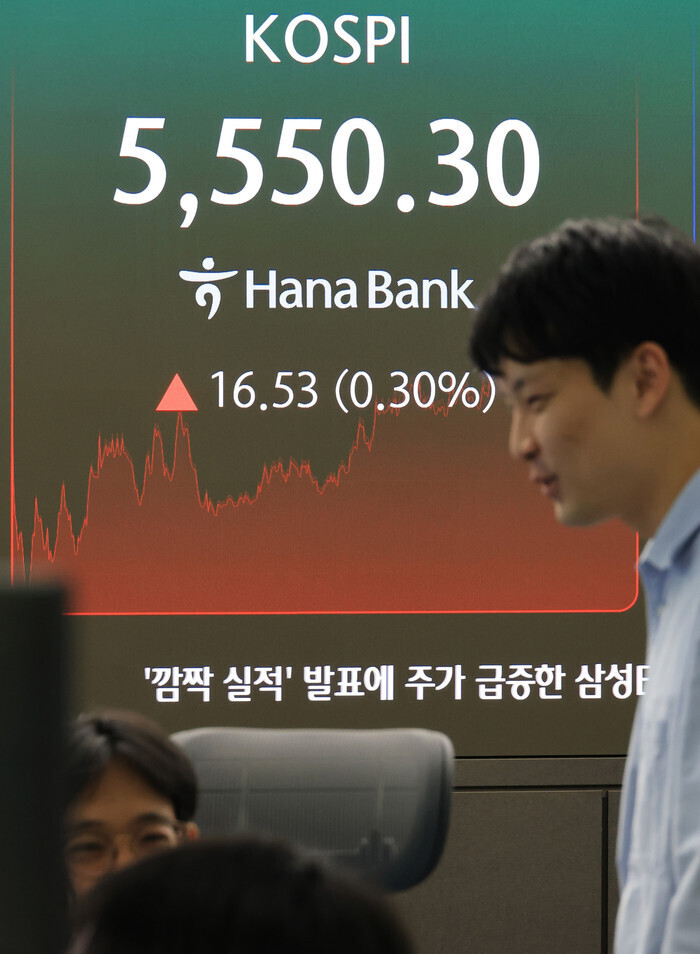 Seoul stocks end tad...