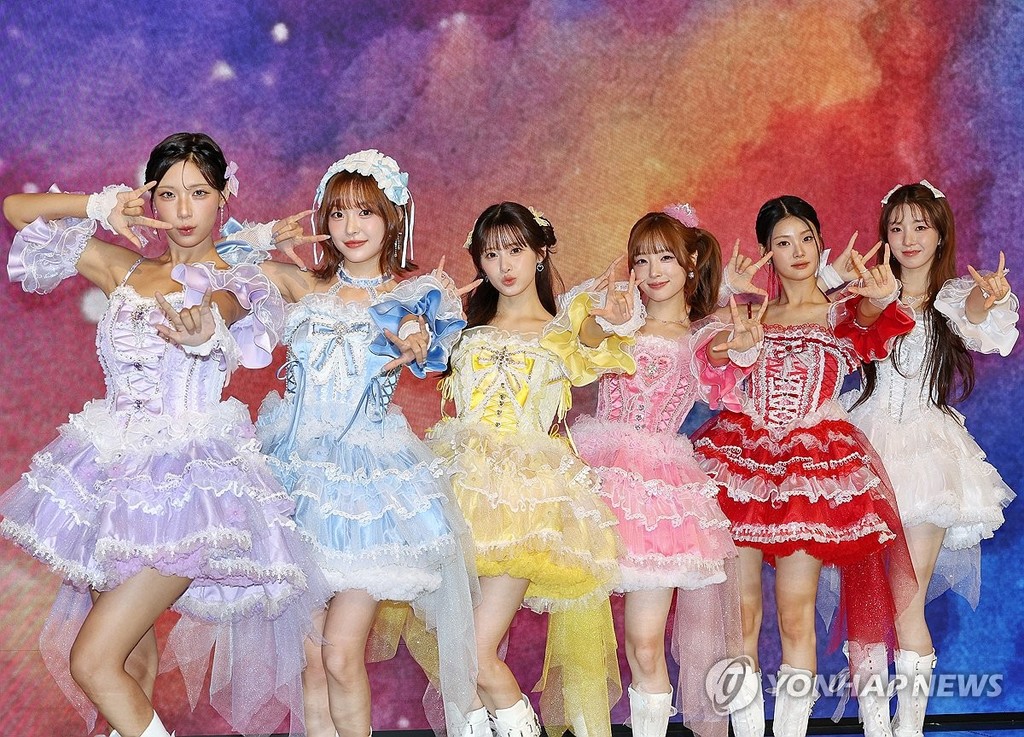 '카와이돌'로 재탄생한 라잇썸 (서울=연합뉴스) 이재희 기자 = 그룹 라잇썸(LIGHTSUM)이 지난 19일 서울 성동구 큐브엔터테인먼트에서 열린 연합뉴스와 인터뷰에 앞서 포즈를 취하고 있다. 라잇썸은 지난 달 미니앨범 'Re:idol'로 일본에서 정식 데뷔했다. 2026.10.24 scape@yna.co.kr