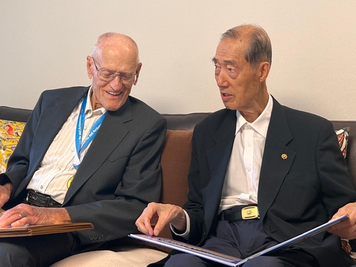 프랜시스 스웨트(95) 씨와 김주찬(95) 씨 [김주찬 씨 제공. 재판매 및 DB 금지]