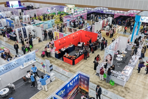 The 13th Cosmetics & Beauty Expo Osong Korea in the central city of Cheongju is crowded with visitors, in this photo provided by the North Chungcheong provincial government on Oct. 25, 2026. (PHOTO NOT FOR SALE) (Yonhap)