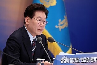 Lee says S. Korea emerging as global economic leader on record current account surplus