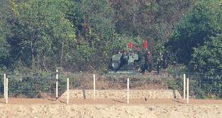 N. Korean troops stage artillery drills at coastal border areas