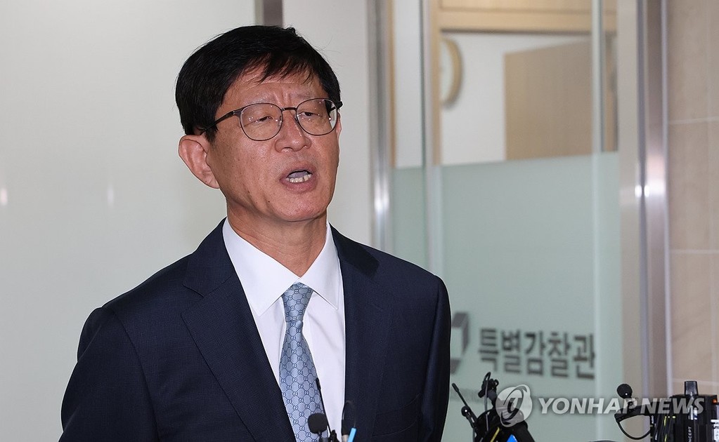 Choi Kil-su, the new presidential special inspector, speaks to the press at his office in central Seoul on Oct. 26, 2026. (Yonhap)
