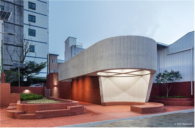 원주시 문화의거리 공중화장실, [원주시(박완순) 제공.재판매 및 DB 금지]