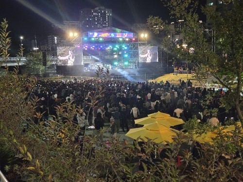 춘천 막닭축제 개막공연 [연합뉴스 자료사진]
