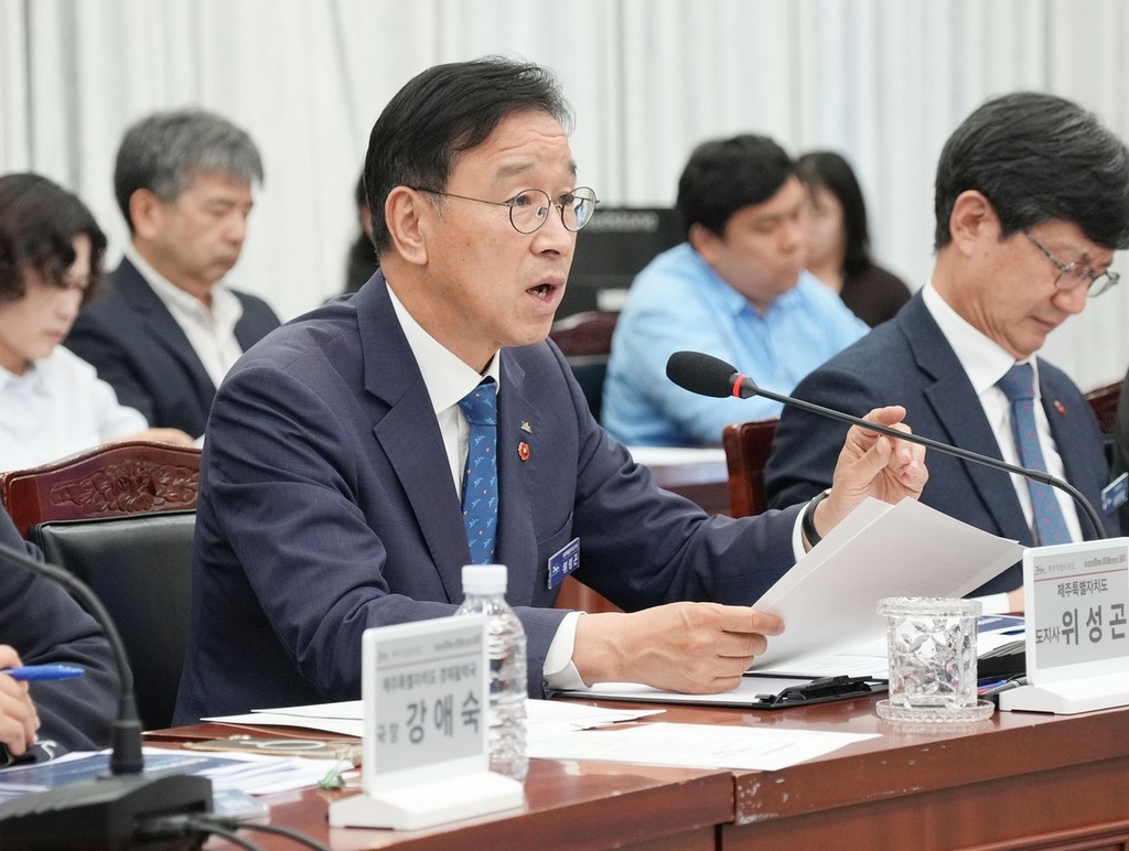 민생경제상황실 10월 종합회의 주재하는 위성곤 제주지사 [제주도 제공, 재판매 및 DB 금지]