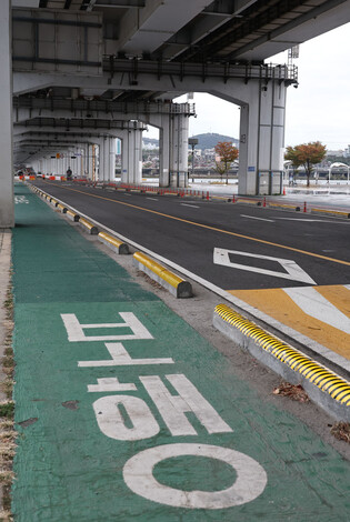Vehicle traffic halted on Jamsu Bridge