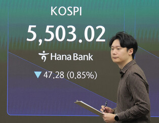 Seoul stocks open lower