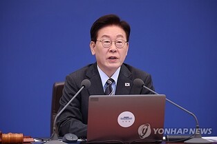 Lee says S. Korea should learn from European protests to sustain growth