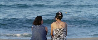 트렌스젠더 두 여성의 삶 전환기…다큐 '에디 앨리스: 테이크'