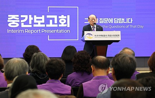 Song Doo-hwan, chair of National Commission for the Investigation of the Oct. 29 Itaewon Disaster, speaks during a briefing on the interim results of the commission's investigation in central Seoul on Oct. 27, 2026. (Yonhap)