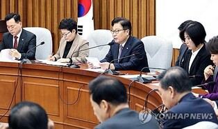 PPP urges Cheong Wa Dae to clarify first lady's golf allegations