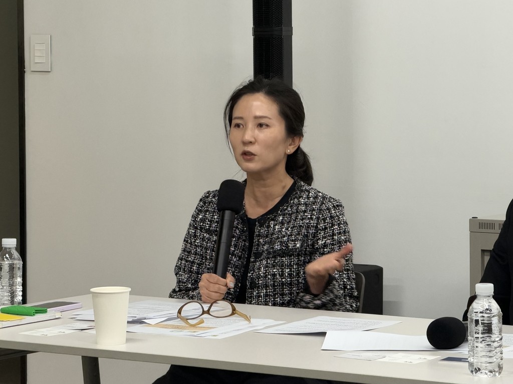  (서울=연합뉴스) 조윤희 기자 = 주소영 아트센터도암 대표가 서울 종로구 도암갤러리에서 열린 기자간담회에서 질문에 답하고 있다. 2026.10.27 yunnie@yna.co.kr