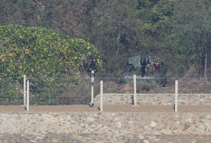 N. Korean troops at ...