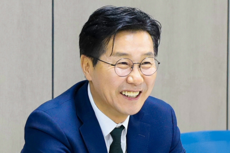 인터뷰하는 최성현 강원관광재단 대표이사 [강원관광재단 제공.재판매 및 DB 금지]