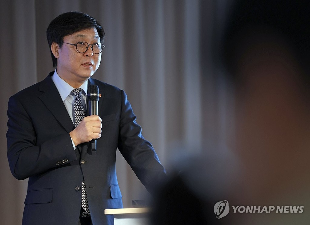  Culture, Sports and Tourism Minister Chae Hwi-young speaks during a press conference in Seoul on Oct. 28, 2026, to tout the government's achievements in attracting foreign visitors and unveil future tourism policies, in this photo provided by his ministry. (PHOTO NOT FOR SALE) (Yonhap)