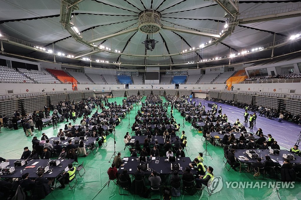 Officials prepare for an inspection of ballot papers cast during the June 3 local elections at the Olympic Park Handball Gymnasium in southeastern Seoul on Oct. 28, 2026. (Yonhap)