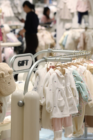 Births up 13 pct in Aug. to highest in 7 years