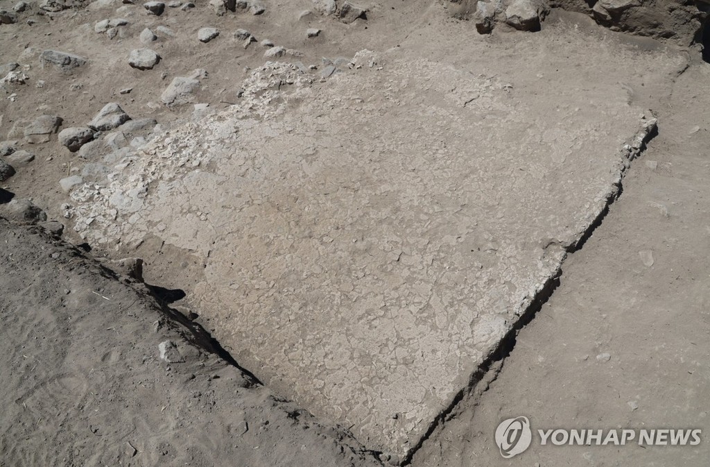 국립문화유산연구원, 고대 문명 역사 간직한 '퀼테페 유적' 연구 성과 (서울=연합뉴스) 국립문화유산연구원은 튀르키예 문화관광부, 앙카라대와 함께 발굴 조사 중인 퀼테페 유적에서 기원전 323∼30년에 해당하는 헬레니즘 시대에 조성된 것으로 추정되는 모자이크 바닥이 남아있는 건물터를 확인했다고 29일 밝혔다. 
    사진은 모자이크 건물터 조사 후 모습. 2026.10.29 [국립문화유산연구원 제공. 재판매 및 DB 금지] photo@yna.co.kr