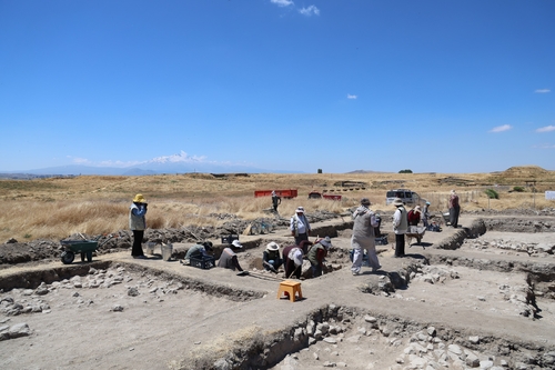 Researchers conduct a joint excavation, in this photo provided by the National Research Institute of Cultural Heritage on Oct. 29, 2026. (PHOTO NOT FOR SALE) (Yonhap)