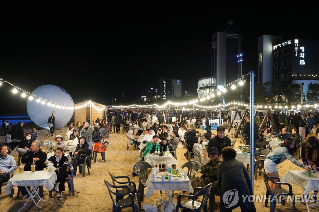 삼척 너와포차거리 [연합뉴스 자료사진]