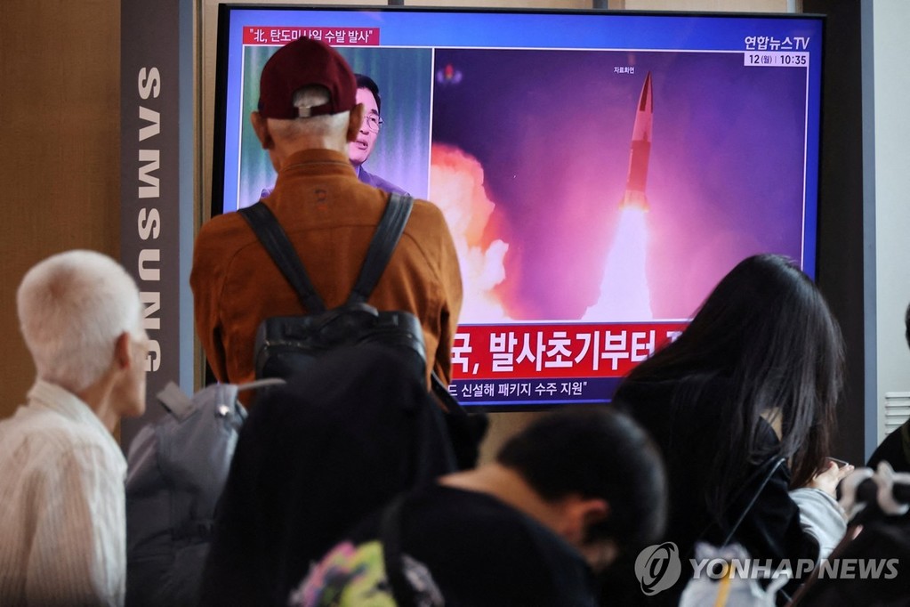  People watch a TV broadcasting a news report on North Korea firing multiple ballistic missiles toward the sea off its east coast, at a railway station in Seoul, in this October 12, 2026, file photo. (Yonhap)