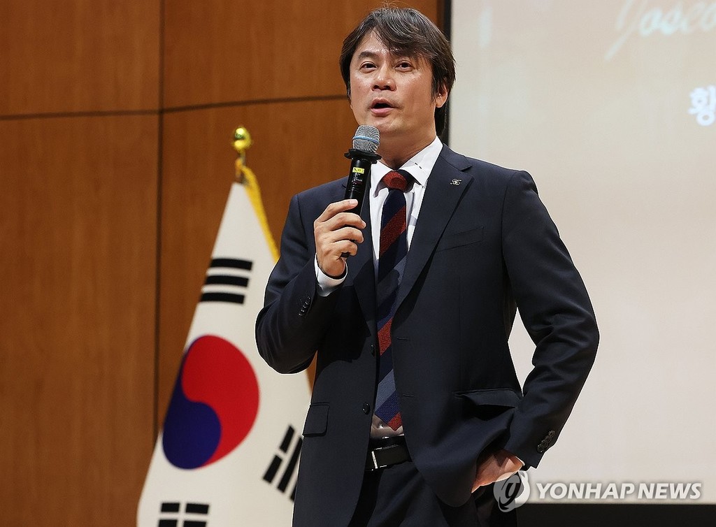 경기도교육청 명사 초청 강연하는 황현필 소장 (수원=연합뉴스) 홍기원 기자 = 황현필 역사바로잡기연구소 소장이 28일 경기도 수원시 경기도교육청에서 열린 명사 초청 강연회에서 강연하고 있다. 2026.10.28 xanadu@yna.co.kr
